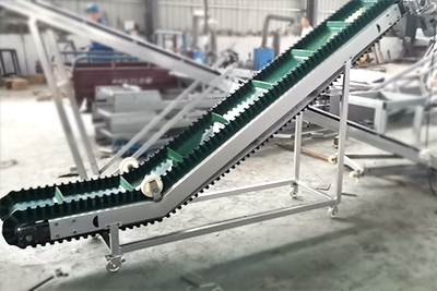 L型裙边爬坡皮带输送机